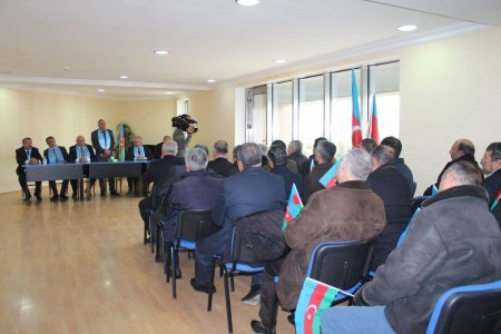 Aqil Məmmədov bu dəfə Gəncə şəhərində Qarabağ əlilləri, veteranları ilə görüşü olub. Aqil Məmmədov bu dəfə Gəncə şəhərində Qarabağ əlilləri, veteranları ilə görüşü olub.