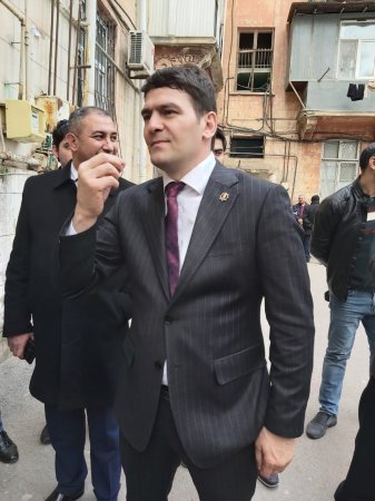 19 saylı Nərimanov birinci seçki dairəsindən deputatlığa real layıqlı namizəd Güloğlan Cabbarovun Təbriz 100 a küçəsində sakinlərlə növbəti görüşü keçirilmişdir. FOTO-lar