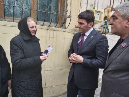 19 saylı Nərimanov birinci seçki dairəsindən deputatlığa real layıqlı namizəd Güloğlan Cabbarovun Təbriz 100 a küçəsində sakinlərlə növbəti görüşü keçirilmişdir. FOTO-lar
