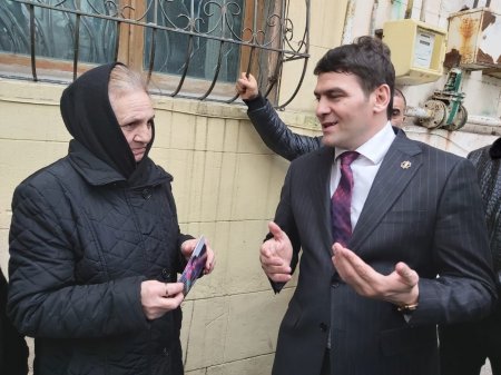 19 saylı Nərimanov birinci seçki dairəsindən deputatlığa real layıqlı namizəd Güloğlan Cabbarovun Təbriz 100 a küçəsində sakinlərlə növbəti görüşü keçirilmişdir. FOTO-lar