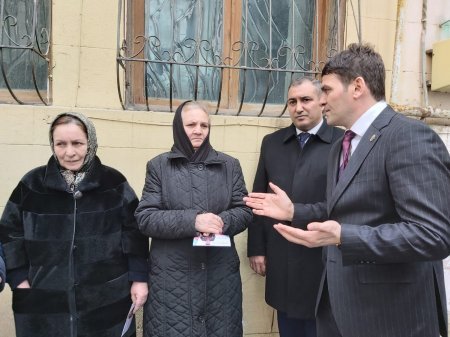 19 saylı Nərimanov birinci seçki dairəsindən deputatlığa real layıqlı namizəd Güloğlan Cabbarovun Təbriz 100 a küçəsində sakinlərlə növbəti görüşü keçirilmişdir. FOTO-lar
