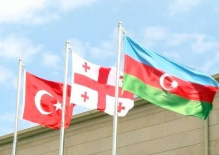 Azərbaycan, Türkiyə və Gürcüstan müdafiə nazirlərinin görüşü başladı Azərbaycan, Türkiyə və Gürcüstan müdafiə nazirlərinin görüşü başladı